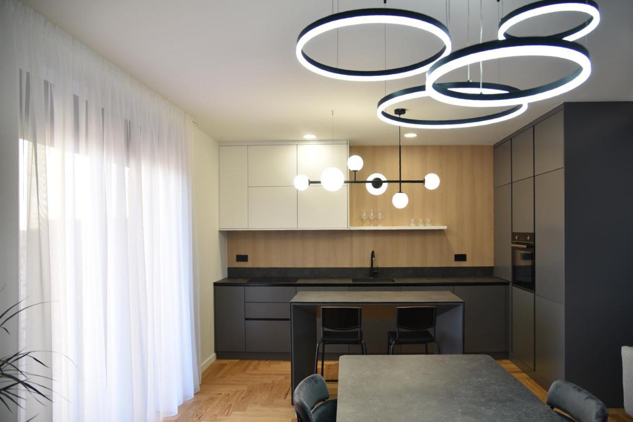 26Bricks Luxury Suites Oradea Buitenkant foto