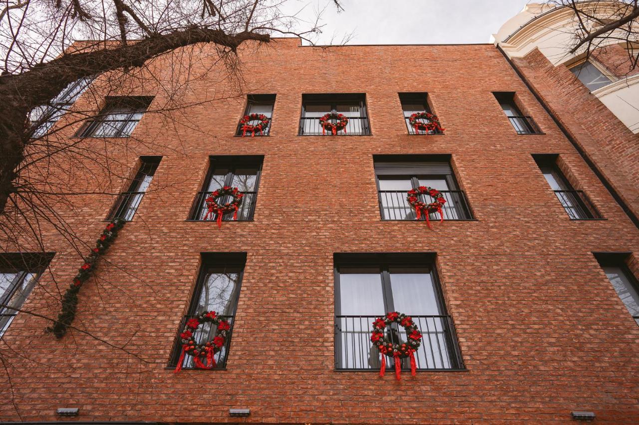 26Bricks Luxury Suites Oradea Buitenkant foto