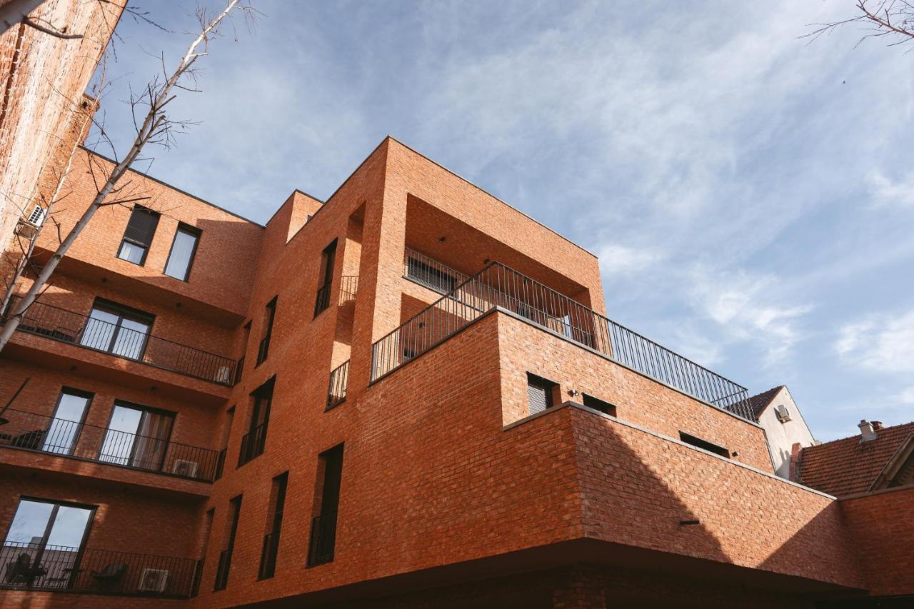 26Bricks Luxury Suites Oradea Buitenkant foto