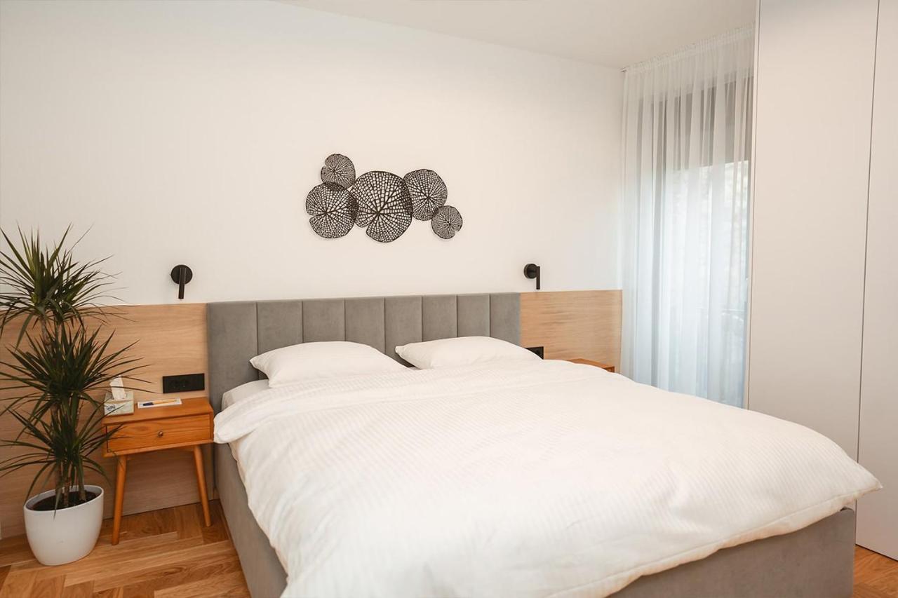 26Bricks Luxury Suites Oradea Buitenkant foto