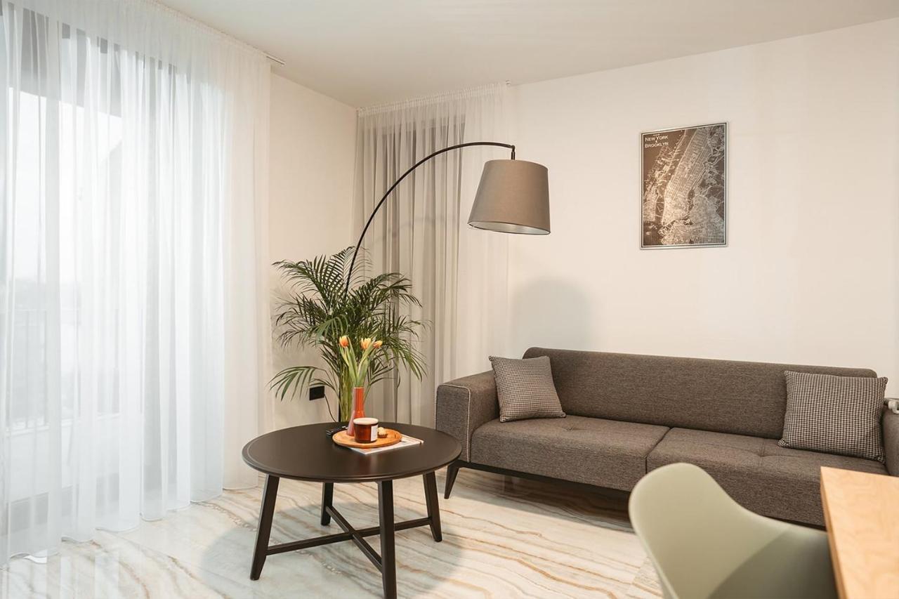 26Bricks Luxury Suites Oradea Buitenkant foto