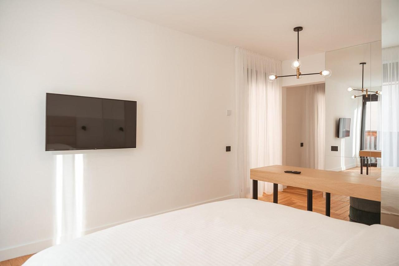 26Bricks Luxury Suites Oradea Buitenkant foto