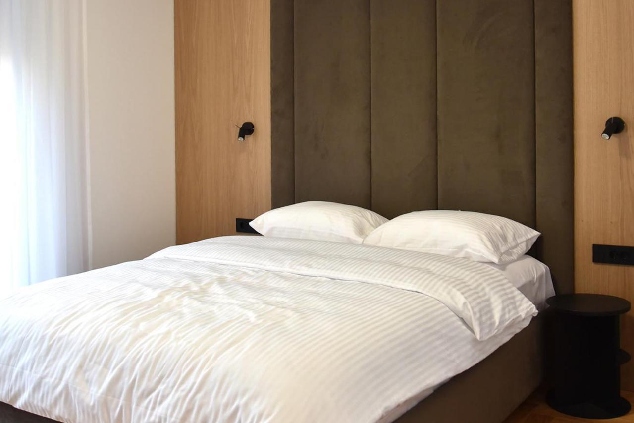 26Bricks Luxury Suites Oradea Buitenkant foto
