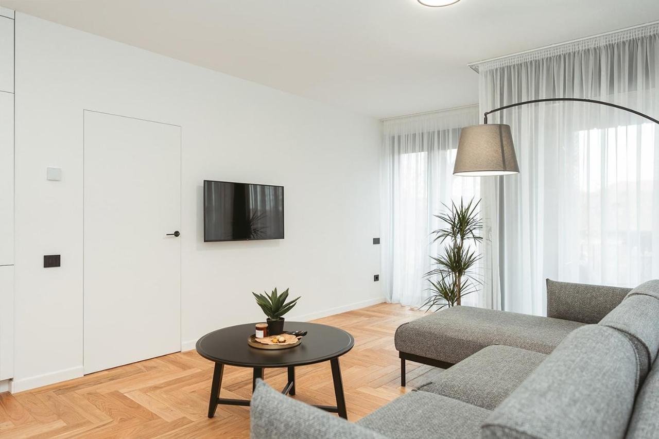 26Bricks Luxury Suites Oradea Buitenkant foto