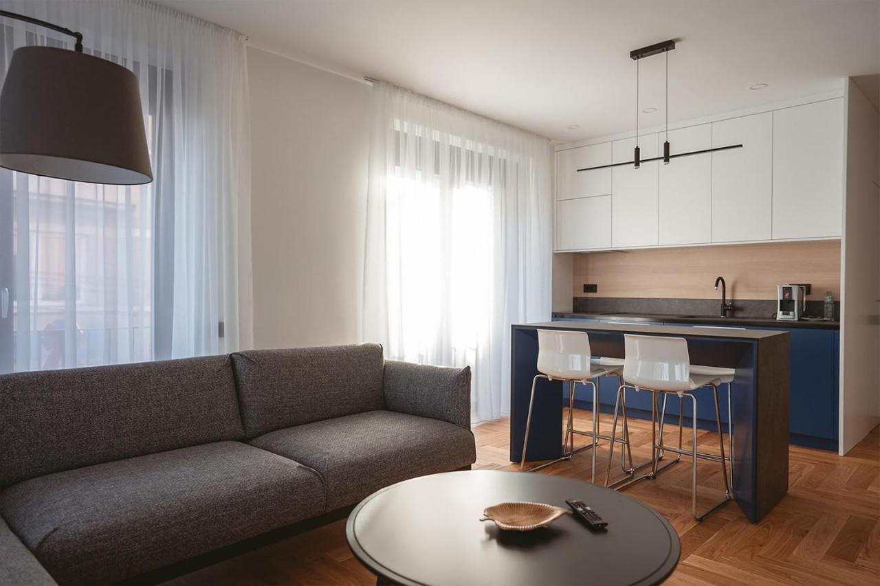 26Bricks Luxury Suites Oradea Buitenkant foto