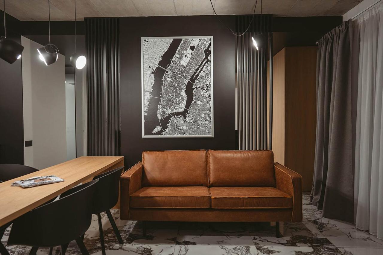 26Bricks Luxury Suites Oradea Buitenkant foto