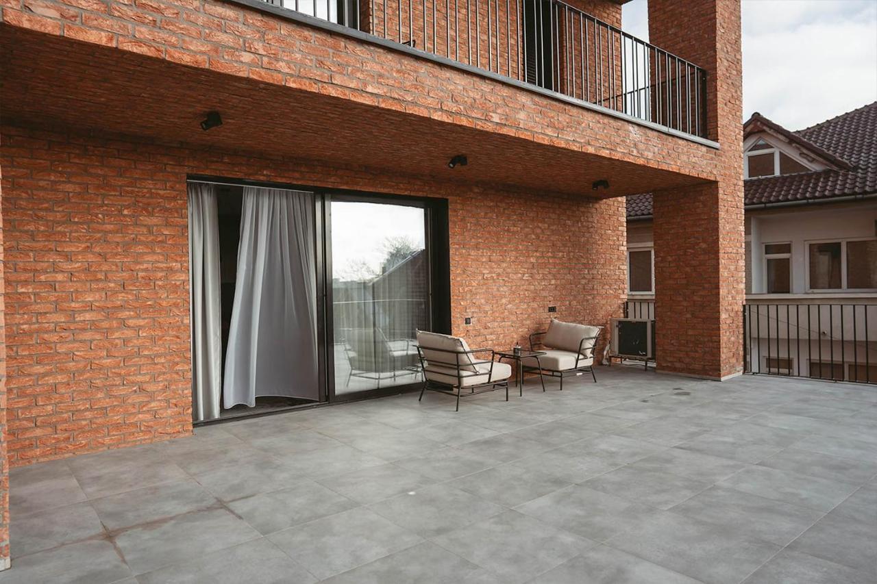 26Bricks Luxury Suites Oradea Buitenkant foto