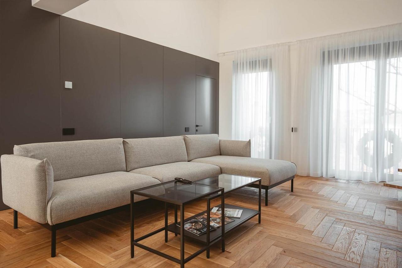 26Bricks Luxury Suites Oradea Buitenkant foto