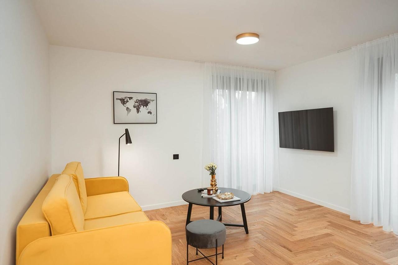 26Bricks Luxury Suites Oradea Buitenkant foto