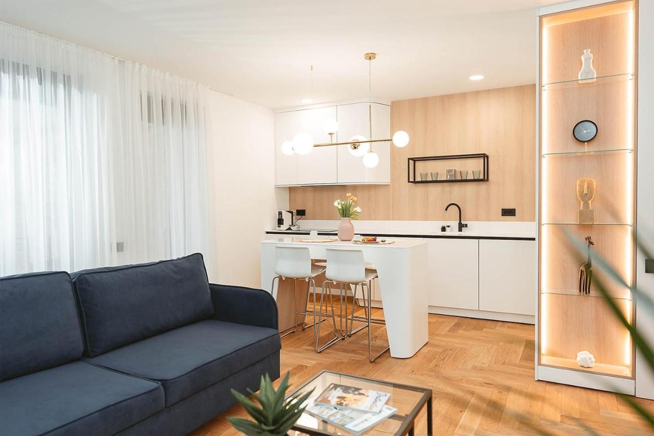 26Bricks Luxury Suites Oradea Buitenkant foto