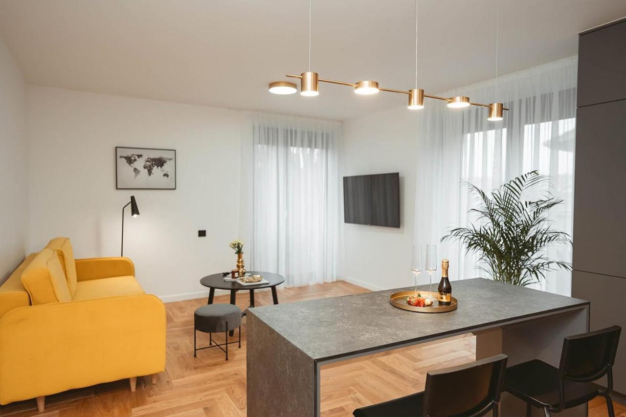 26Bricks Luxury Suites Oradea Buitenkant foto