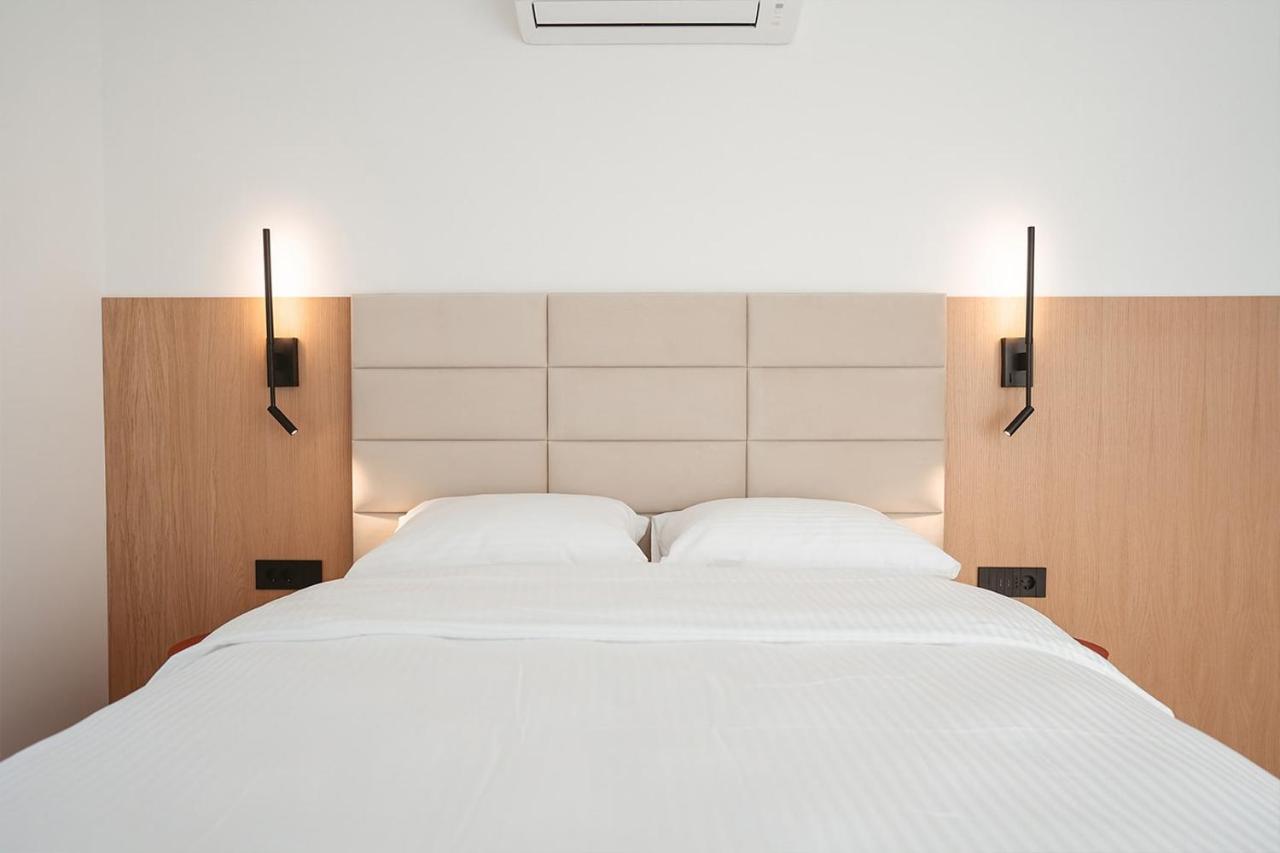 26Bricks Luxury Suites Oradea Buitenkant foto